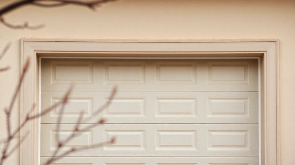 Top astuces pour une isolation optimale de votre porte de garage